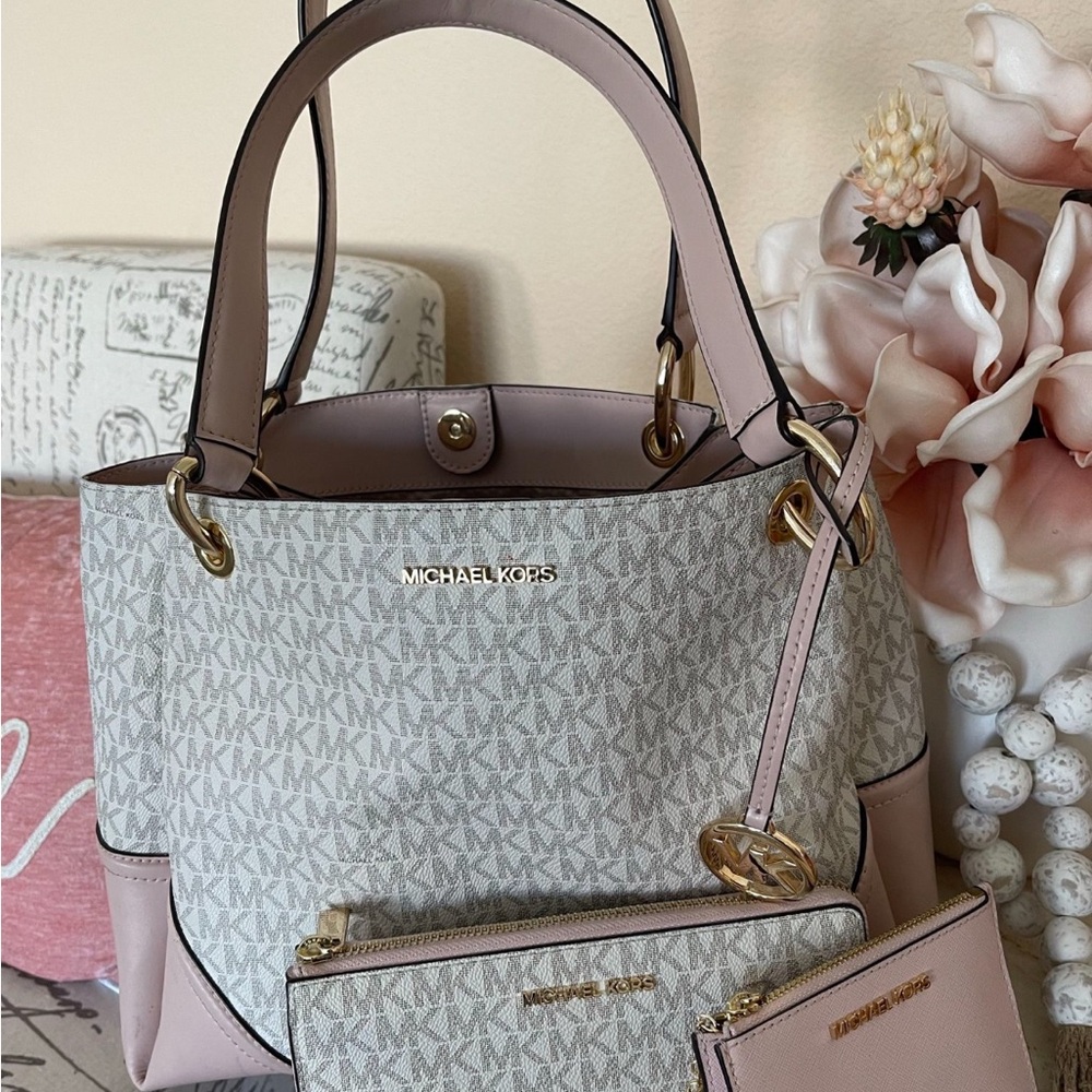 Michael Kors Pink and Cream Shoulder Bags Elegant Design